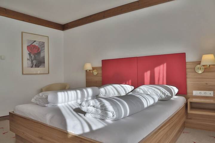 Room 14 of 33