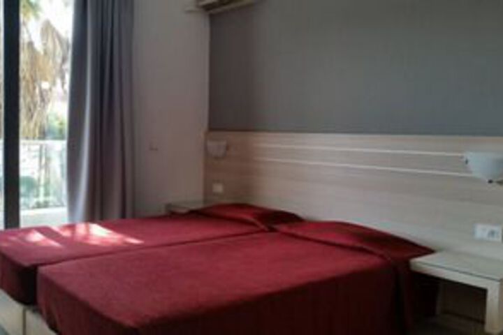 Room 5 of 20