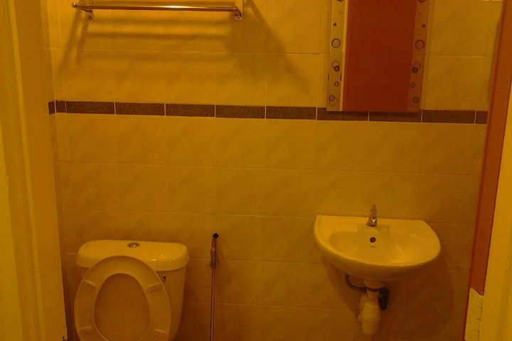 Room 5 of 9