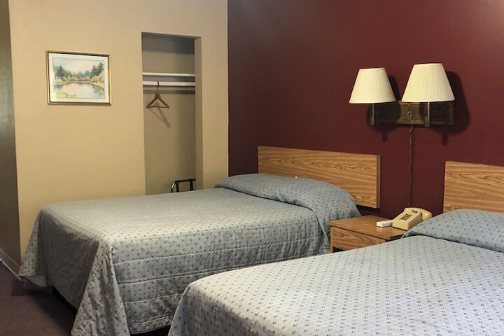 2 Double Beds (1 of 14)