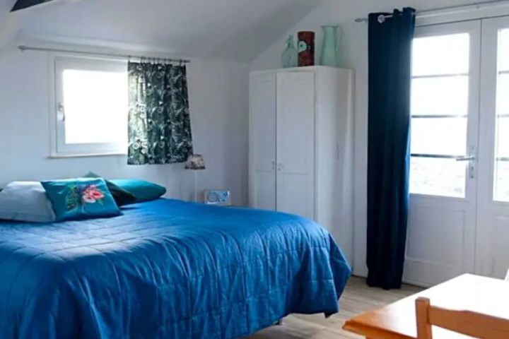 Room 6 of 12