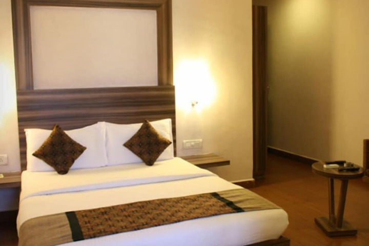 Room 2 of 8