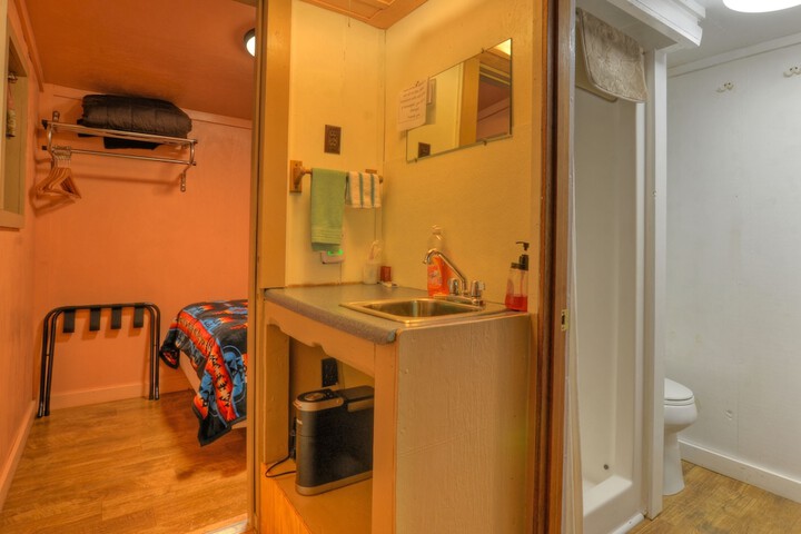 Room 54 of 204