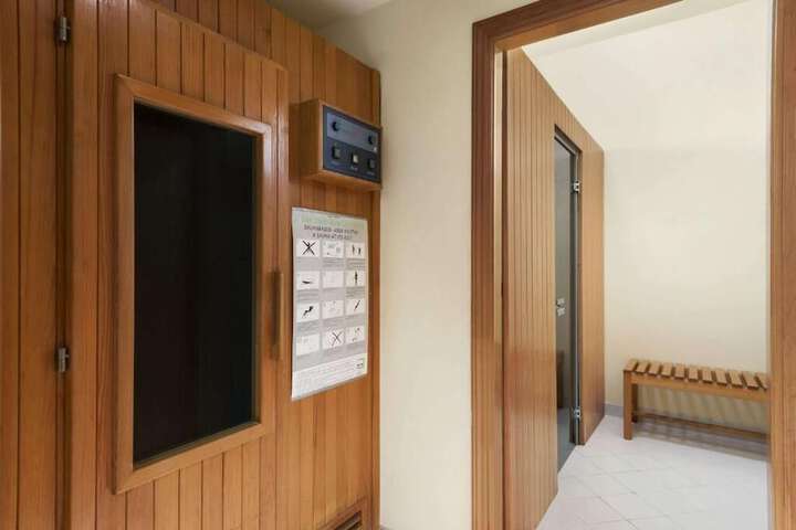 Room 14 of 21