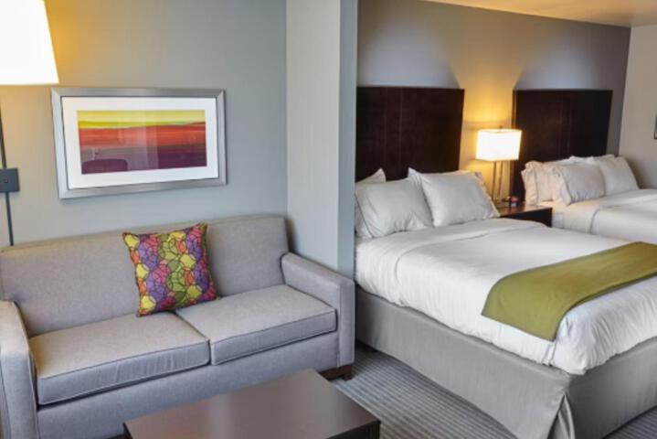 2 Queen Beds (12 of 12)