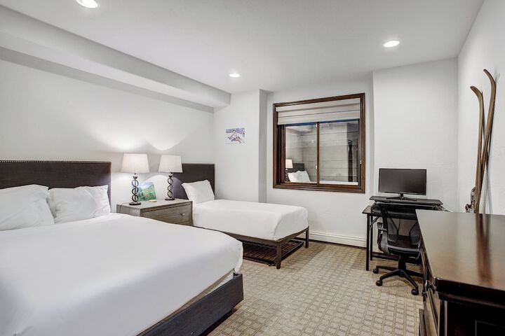 Room 75 of 493