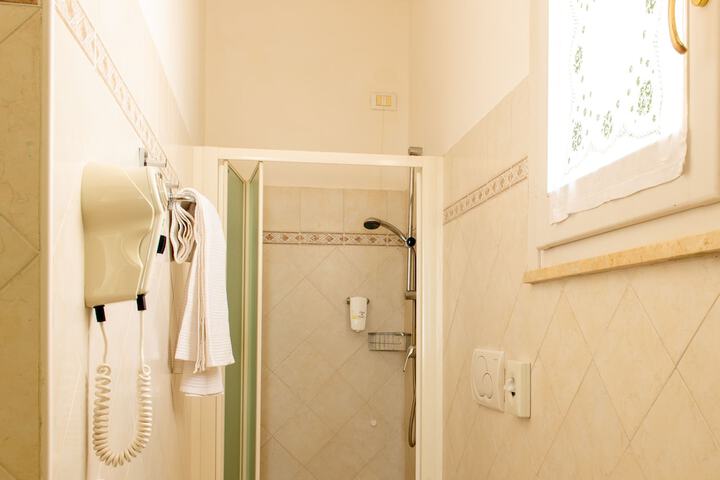 Room 21 of 29