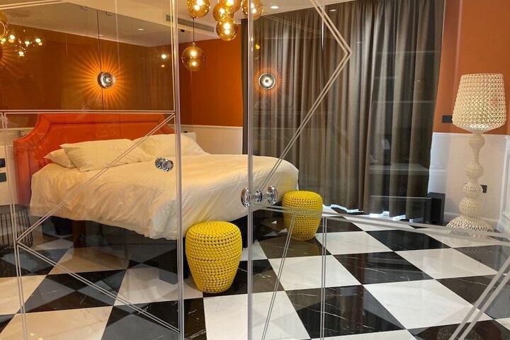 Room 33 of 93