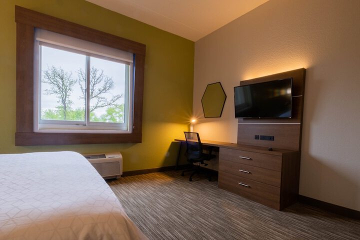 Room 32 of 85