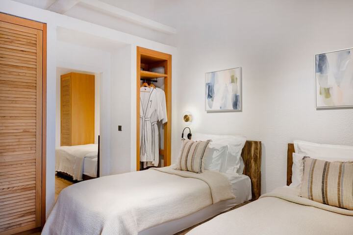 Room 34 of 194