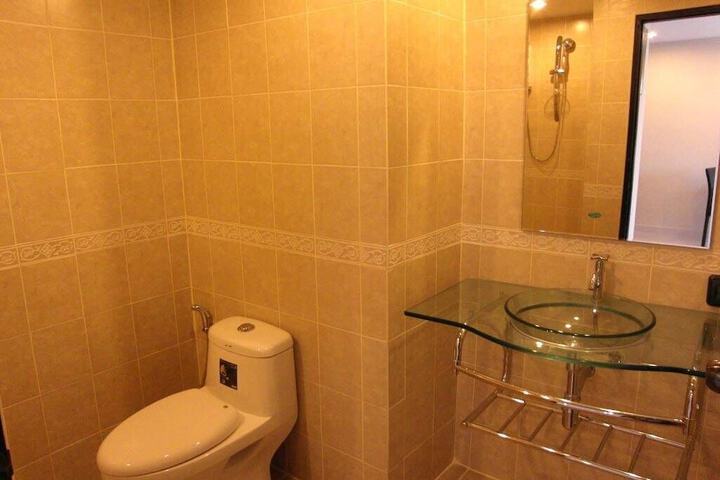 Room 4 of 21