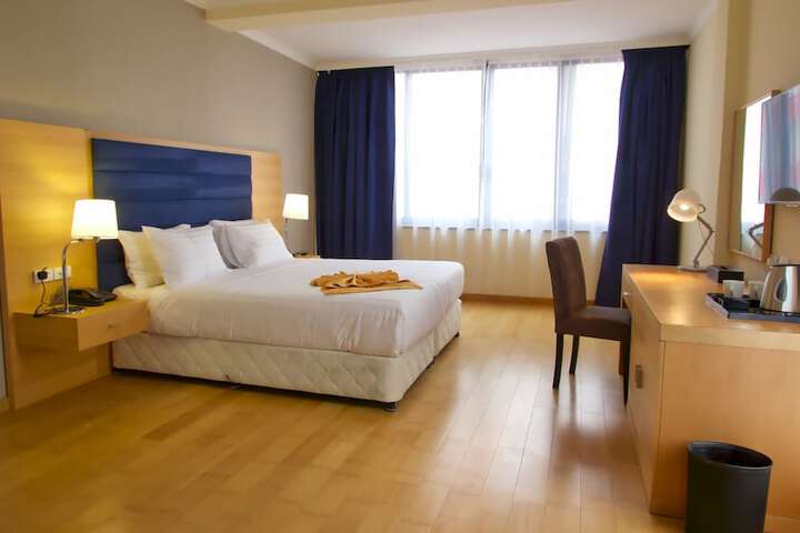 Room 9 of 36