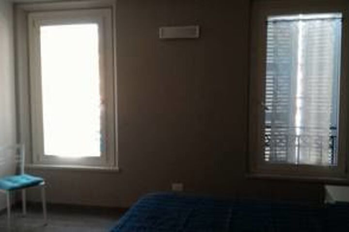 Room 17 of 33