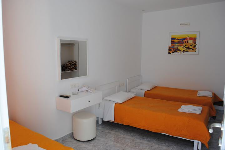 Room 6 of 44