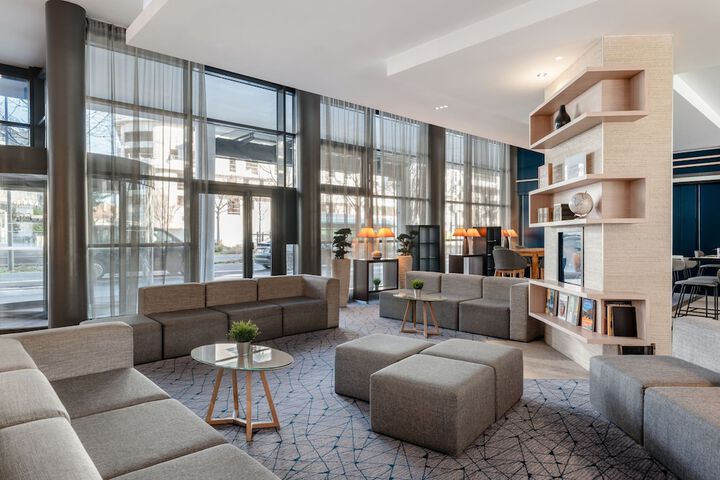Entrance & Lobby