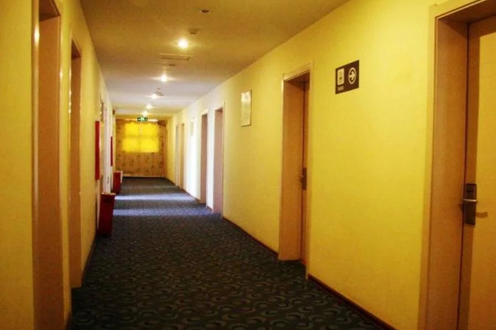 Room 10 of 14