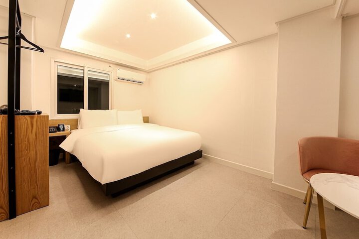 Room 10 of 36