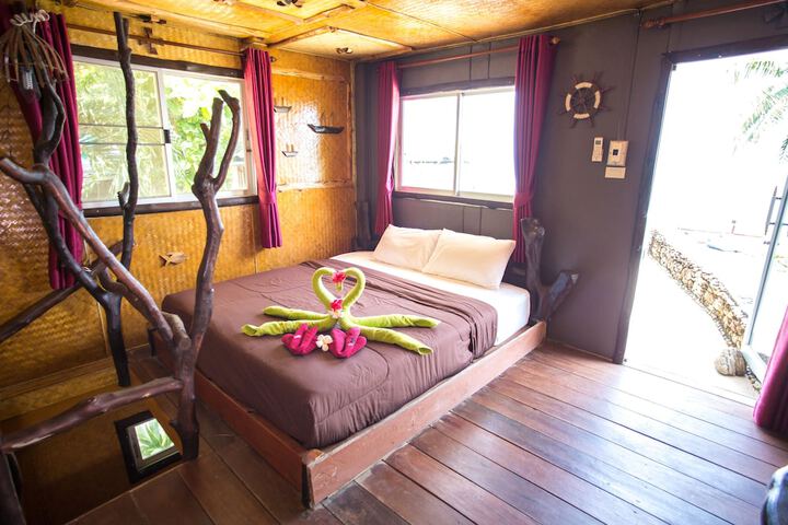 Room 5 of 27