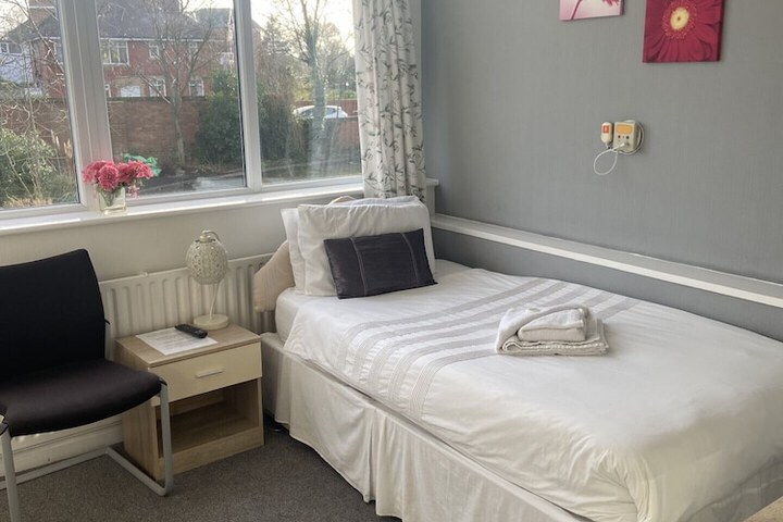 Room 2 of 6