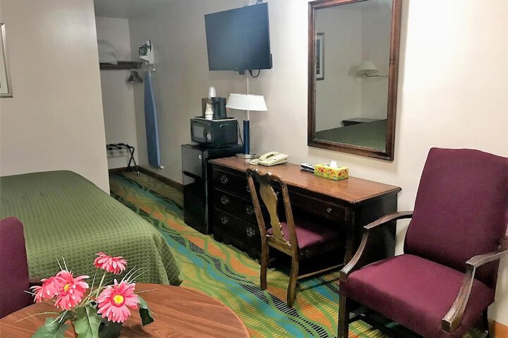 Room 7 of 18
