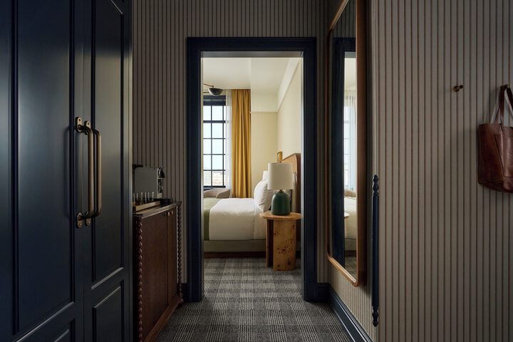 Room 16 of 190