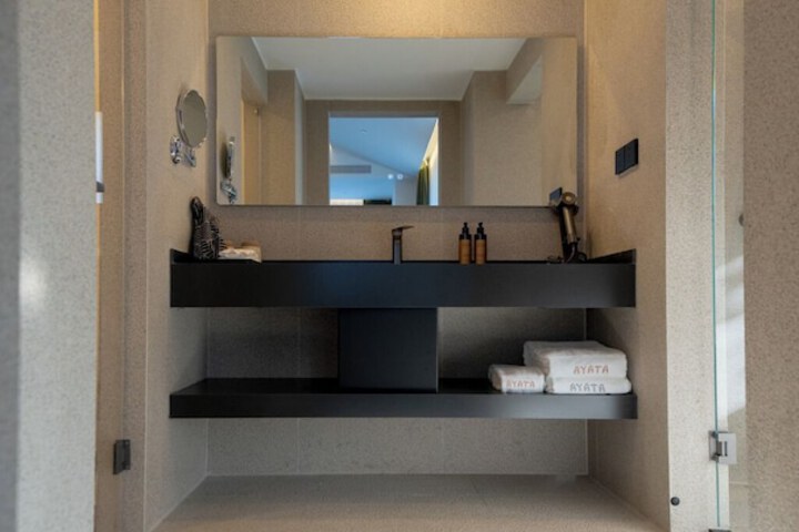 Room 57 of 104