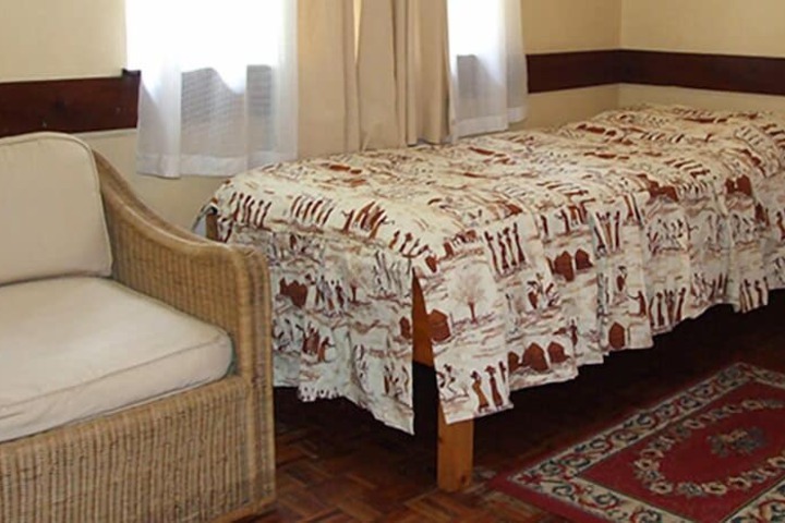 Room 5 of 12
