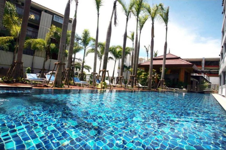 Hotel with Pool