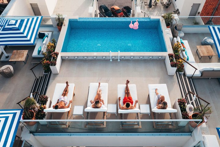 Pool 64 of 103