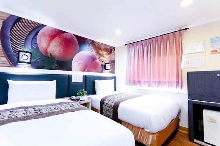 Room 17 of 48