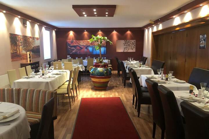 Dining 39 of 65