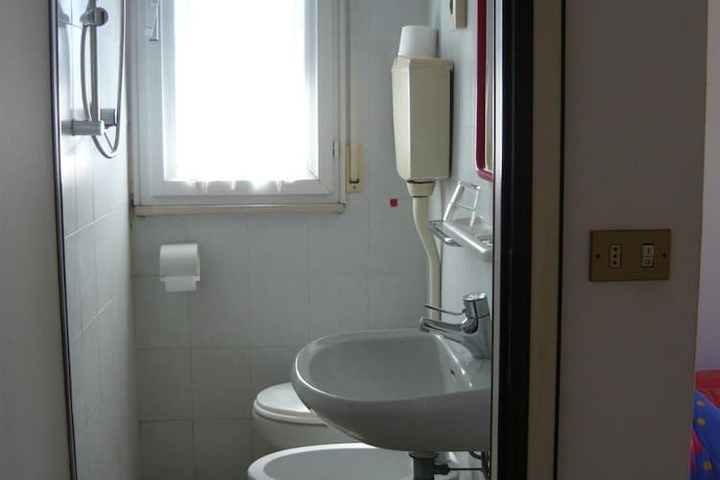 Room 34 of 66