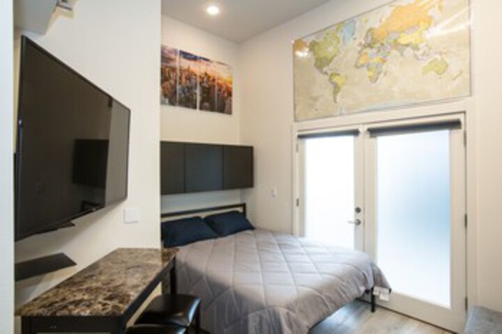Room 12 of 27