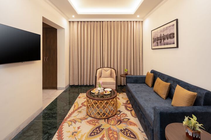Room 8 of 28