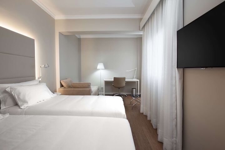 Room 7 of 37