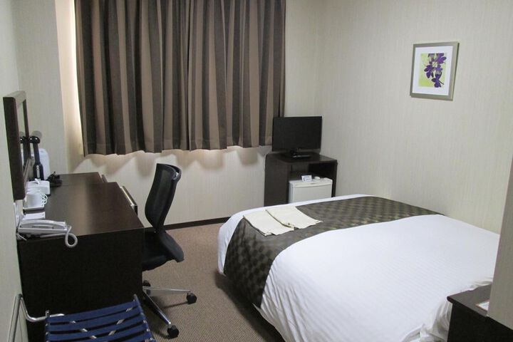 Room 11 of 48