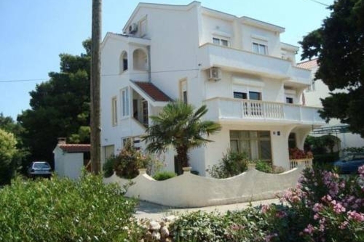 VILA NADA BORIK