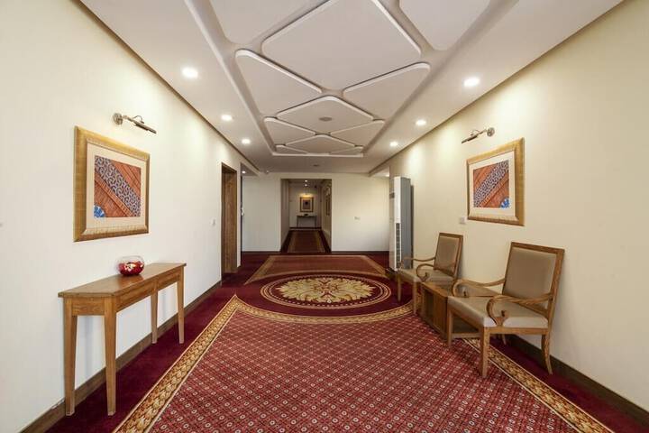 Ballroom/Hall 40 of 45