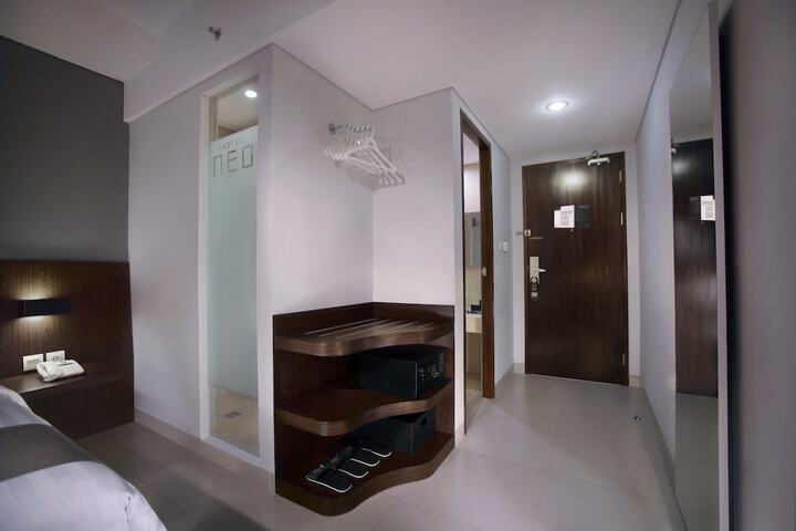 Room 12 of 27