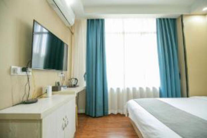 Room 4 of 5