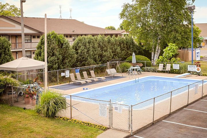 Pool 40 of 50