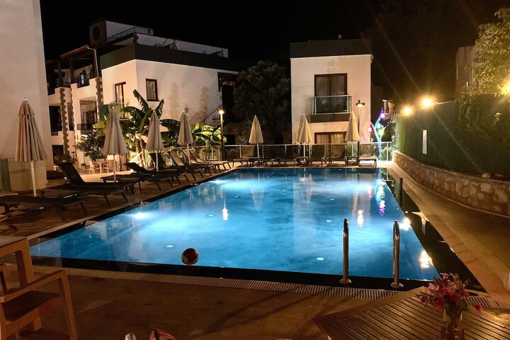 Pool 108 of 159