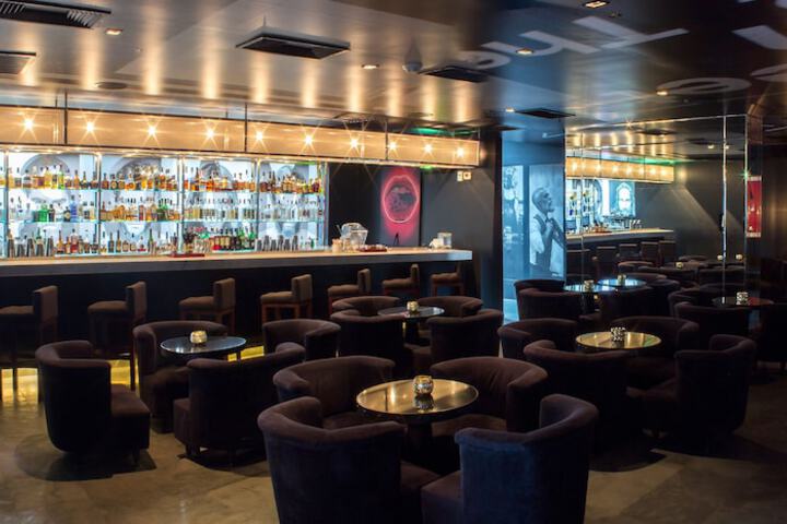 Lounge 62 of 82