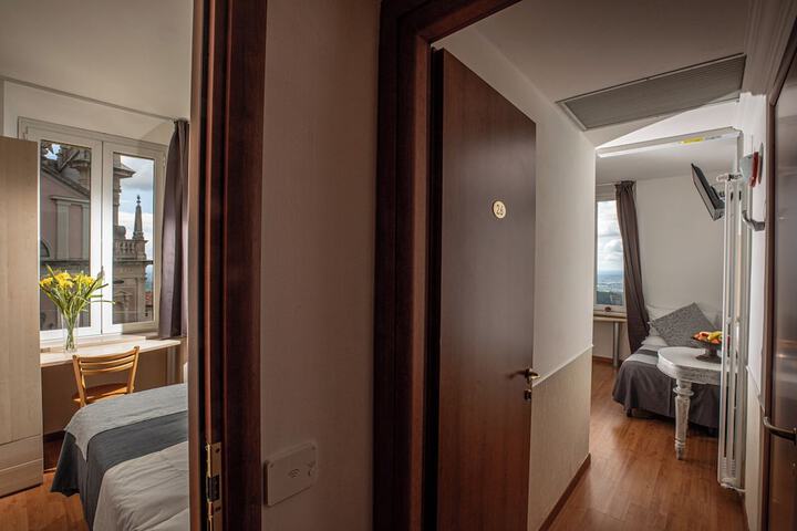Room 17 of 31
