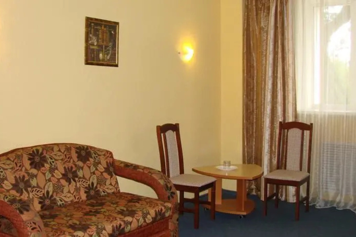 Room 3 of 10