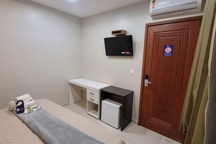 Room 6 of 24