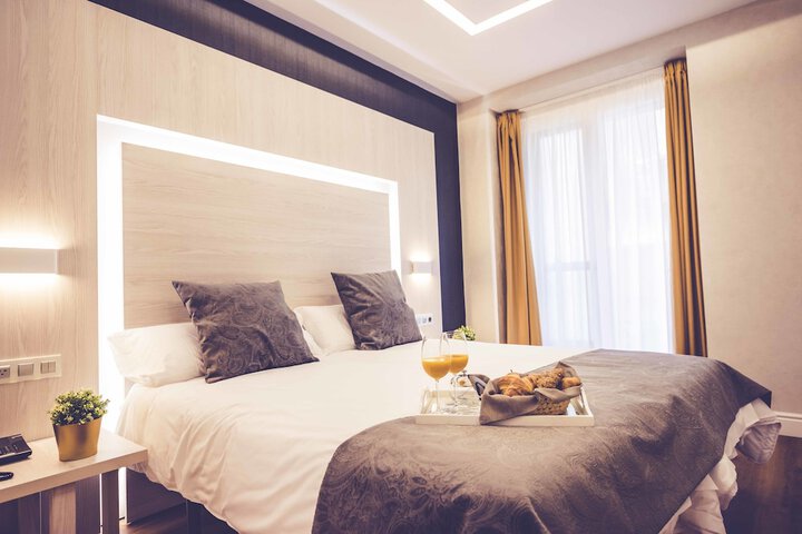 Room 9 of 48