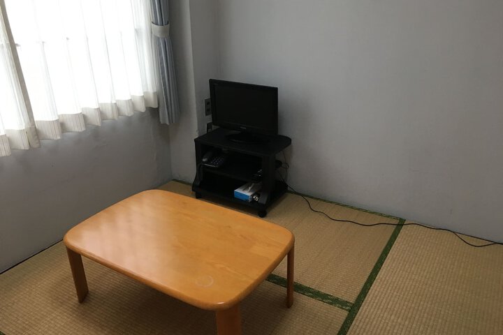 Room 11 of 36