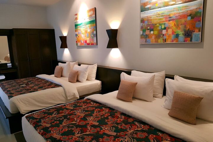 Room 25 of 166
