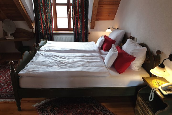 Room 9 of 36